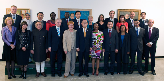 FN-panelen för global hållbarhet inledde sitt arbete under ledning av president Halonen den 19 september 2010 i New York. Foto: Mika Horelli FN-panelen för global hållbarhet inledde sitt arbete under ledning av president Halonen den 19 september 2010 i New York. 